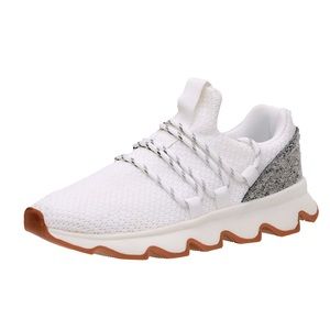 🆕 White/Gray Knit Sneakers (fits 7.5)